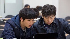 변요한 이주승, ‘男男 케미’ 자랑… “밥 많이 사줬다”