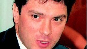 푸틴 정적 넴초프, 괴한 총격으로 사망…20대 女모델과 다리 걷던 중 총탄 맞아