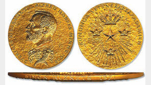 ‘짠돌이’ 박성수 회장의 희귀품 사랑… 노벨상 메달 4억여원에 낙찰 받아