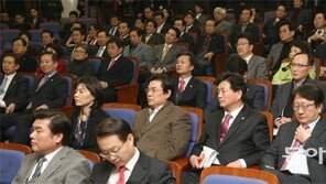 與 “김영란법, 가족관련 조항 수정뒤 3일 처리”