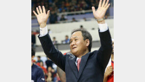 모비스, 가만히 앉아서 “만세” 