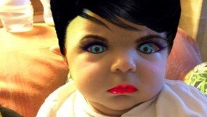 어린 아이 얼굴에 무슨 화장을 이렇게나?… 알고보니 ‘짓궂은 장난!’