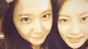 ‘우결’ 이종현-헨리-예원과 합류 공승연, 크리스탈과 다정하게 ‘찰칵’…‘상큼한 미소’