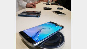 ‘갤럭시S6 갤럭시S6 엣지’, 가장큰 특징은 무선충전...패드 위에 올려놓기만 하면