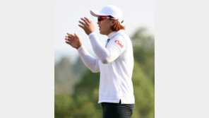 양희영의 로고 없는 흰 모자