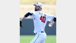 니퍼트, 첫 실전피칭 150km…시즌 기대감 상승