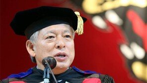 “성취했다 착각말라, 이제 시작이다” 돌직구 대학입학 축사