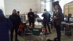 이정재, 선배 최민식 응원위해 영화 ‘대호’ 촬영장 방문