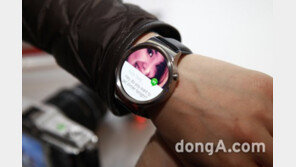 [MWC 2015 현장]화웨이의 첫 번째 스마트워치…G워치R 닮았나?