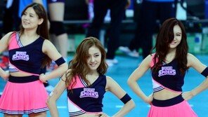 [포토] 치어리더, 몸매 자랑에 ‘분위기↑’