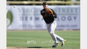 [화보] 강정호, 첫 시범경기서 맹활약… 2타수 1홈런 1볼넷