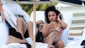 로버트 패틴슨, 트위그스와 약혼? “집으로 데려가 부모님께 인사”