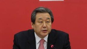 김무성 “공무원연금 개혁안 안 내놓는 야당, 비겁한 짓”