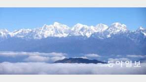 전세계 산악인들 ‘배설물’에…몸살 앓는 에베레스트