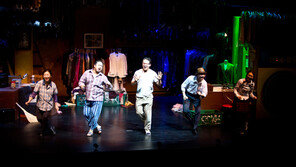 [양형모의 아이러브 스테이지] 코 끝 찡해지는 ‘이 시대 아버지의 삶’