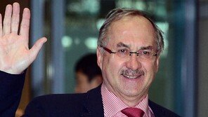 휴가 끝낸 슈틸리케 감독 “제2 이정협 발굴”