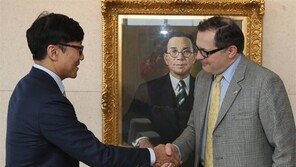 찰스 헤이 英대사 본사 방문