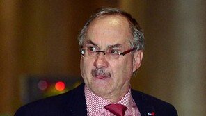 슈틸리케 “제2의 이정협 찾겠다” K리그 개막전 관전