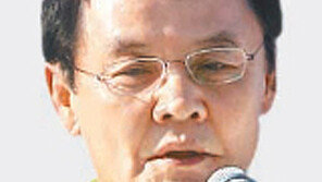 홍사덕 민화협 의장 사퇴 “피습 사태 책임 진다”