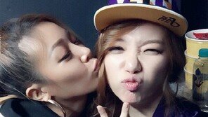 졸리브이와 ‘살벌’ 디스전 타이미, “하루 종일 검색어 감사”…브이(V) 포즈로 ‘찰칵’