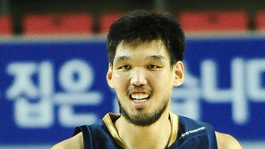 FA 자격 얻는 하승진 “팀 성적에 무거운 마음뿐”