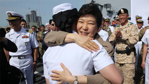 朴대통령, 해외파병 함정에 역대 첫 승선