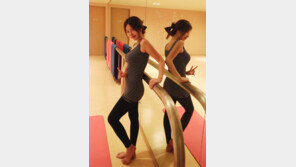 천수정 안무 연습실 포착, 타이트한 레깅스 입고 ‘브이’