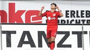 손흥민 멀티골… 분데스리가 내 아시아 선수 중 ‘최다 득점자’