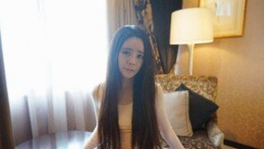 하수빈 근황, 90년대 멈춘 시간 ‘밀랍인형이야?’…비현실적 동안에 ‘술렁’