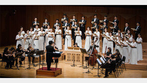 ‘부활’을 부르는 하모니에 빠져…