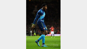 맨유, 아스날에 FA컵 1-2 패배… 친정 팀 비수 꽂은 웰백, 아스날 ‘웸블리행’