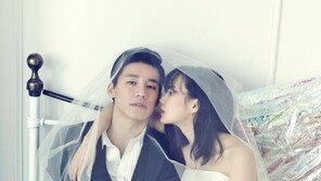김무열 윤승아 웨딩화보 공개 ‘알콩달콩’…자연스러운 스킨십 ‘달달’