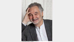 “플러그를 뽑아라” 생존이 아닌 ‘진짜 삶’을 찾기 위해…