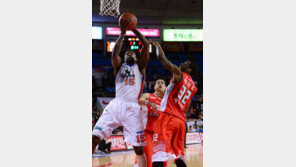 떠나는 캡틴 포웰…PO서 마지막 팬서비스