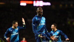 [통신원 리포트] 웰벡, 친정 향해 통쾌한 결승골…아스널, 맨유 잡고 FA컵 4강행