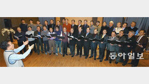 “사나이 기백으로 오늘을 산다” 군가합창단