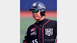 kt 신명철 번트 수비훈련도중 이마 타박상