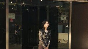 이부진 사장, 깁스한 채 주총 참석…‘엄마 사랑해’ 빨간 글씨가…