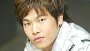 나윤권, 고음 없는 깔끔한 무대…4라운드 진출 성공