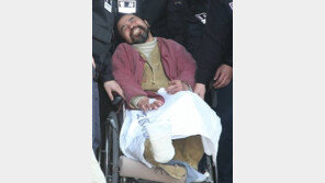 미국 대사 칼로 찌른 김기종, 오른쪽 다리 깁스하고 퇴원