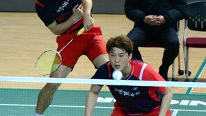 [포토] ‘전국봄철종별 배드민턴리그전’ 진용훈, 강력한 스매싱