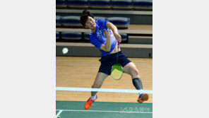 [포토] ‘전국봄철종별 배드민턴리그전’ 김용현, 매서운 공격