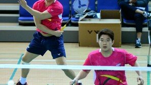 [포토] ‘전국봄철종별 배드민턴리그전’ 김사랑, 매서운 스매싱 공격