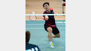 [포토] ‘전국봄철종별 배드민턴리그전’ 하영식, 아슬아슬한 리턴