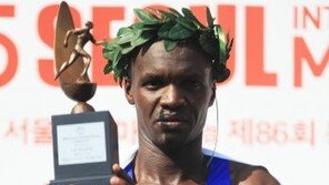 월계관 쓴 에루페 “한국 귀화해 올림픽 金 도전하고 싶다”