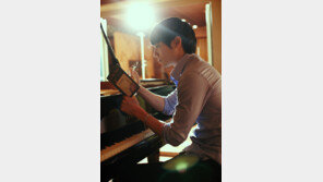 더 플라자, 2015 스프링 콘서트 ‘윤한&I’ 열어