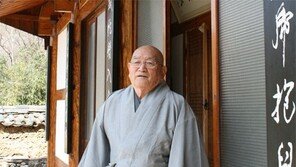 “수행 방해하는 건 철저히 외면… 법정스님은 실속파였지, 껄껄”