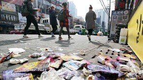 청소파업 이틀만에… 부산 서면 ‘쓰레기 천지’  