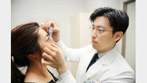 황사철이 괴로운 안구건조증 환자… 스마트폰-PC 쓸때 눈 깜빡이세요