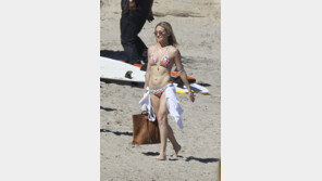 [화보] 케이트 허드슨, 복근 돋보이는 탄탄한 비키니 몸매